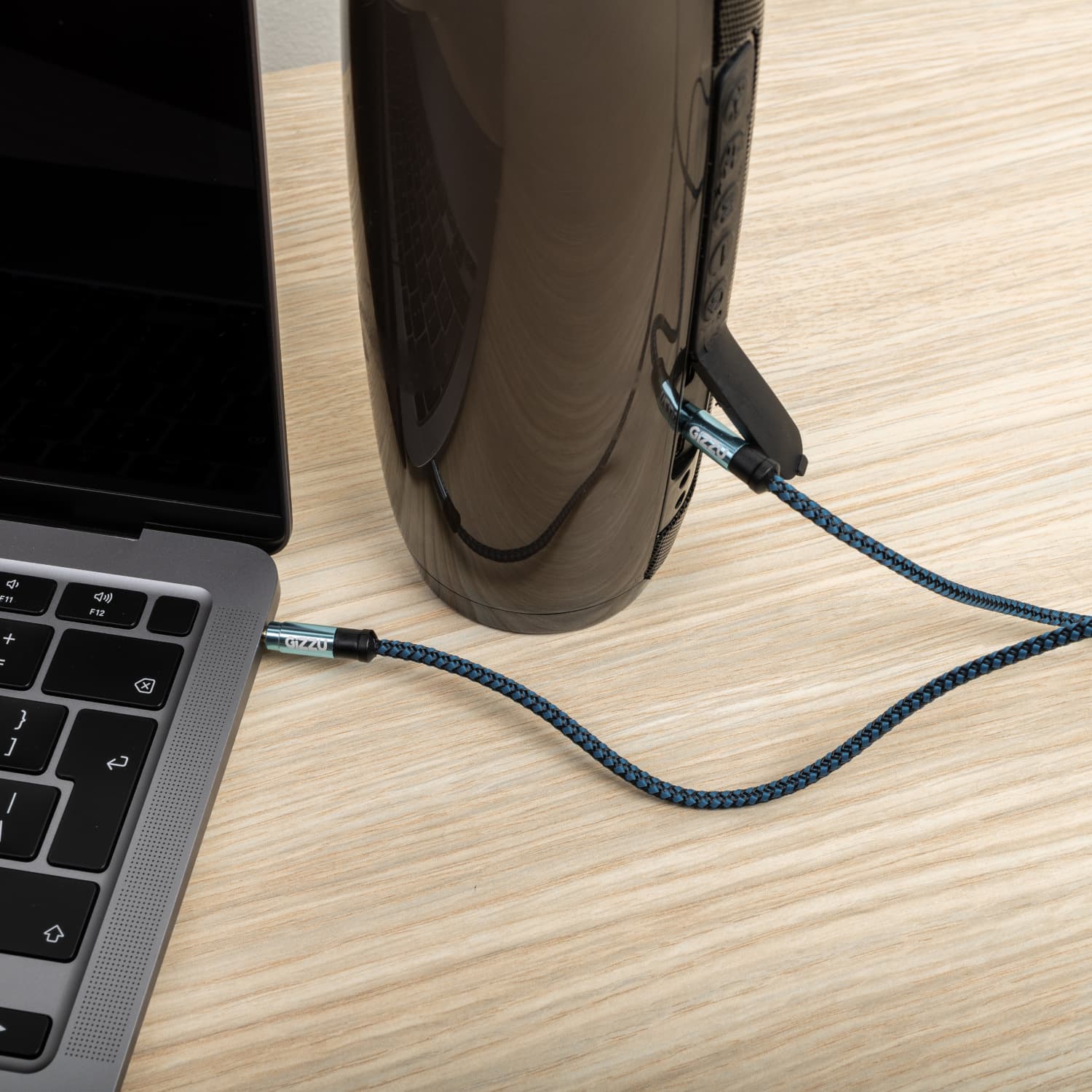 Gizzu 3.5mm AUX Cable 1.5m - Black/Blue image 3