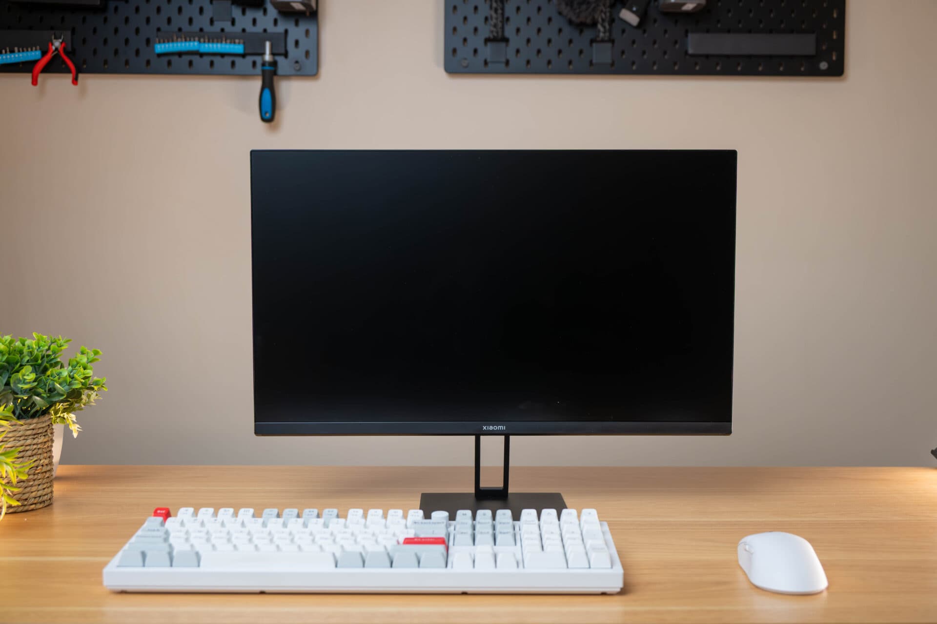 Xiaomi G24i 24" Full HD 1080p IPS Gaming Monitor (180Hz, 1ms, 16:9, HDMI/DP, and AMD FreeSync) image 10