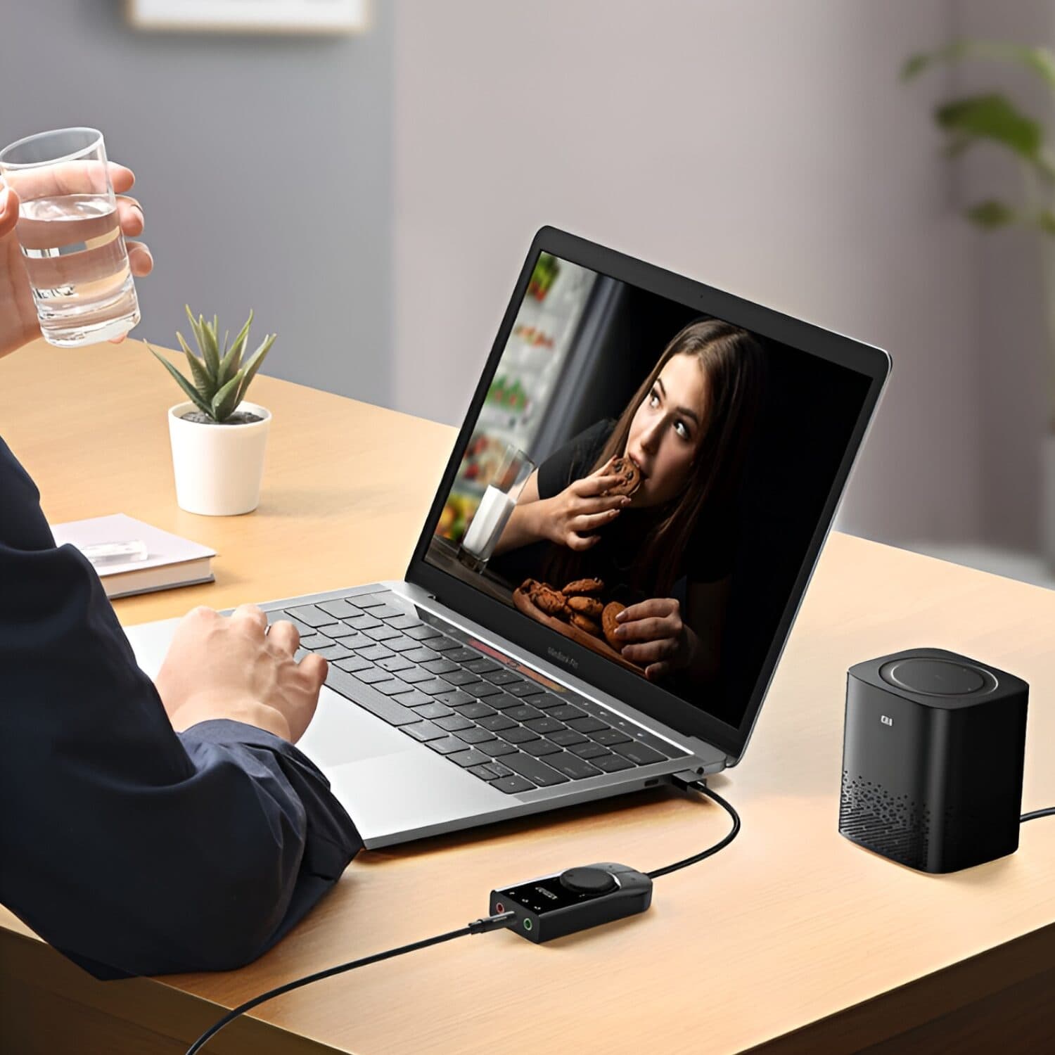 UGREEN CM129-40964 USB-A to 3.5mm External Stereo Sound Adapter - Black image 5